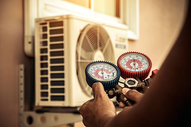 Professional Hvac technician working in Radnor, OH